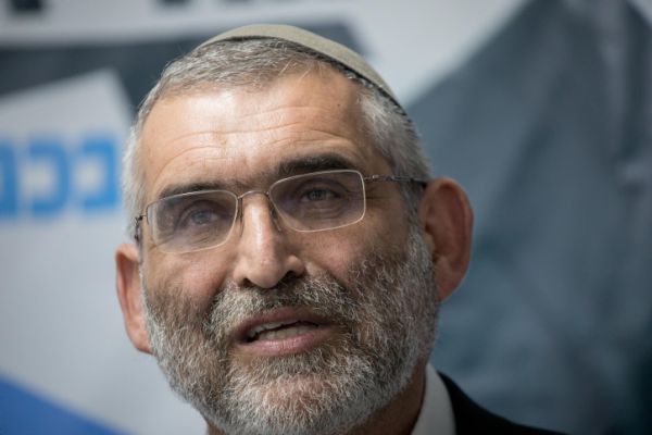 בקבוק המים לא שייך לרב רפי/תגובה לרב עמיחי גורדין