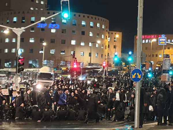 אל תגיעו: פקק ענק בכניסה לירושלים; שיבושים ברכבת