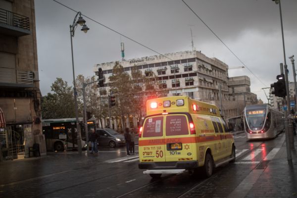 אירוע דקירה בירושלים: בת 40 נפצעה קשה