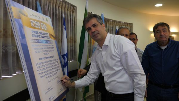 שר הכלכלה חתם על הקמת אזור תעשיה חדש