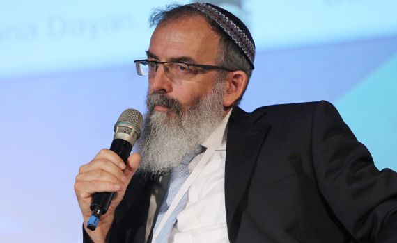 הרב דוד סתיו תובע דיבה את הרב יצחק יוסף