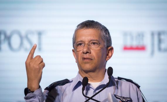 נחשף: זהו היועץ של גנץ לענייני תכנית המאה