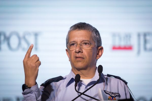 נחשף: זהו היועץ של גנץ לענייני תכנית המאה