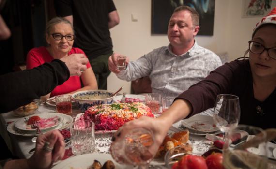 להגיד שלנובי גוד אין קשר לנצרות זו היתממות