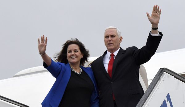 המנהיגים בדרך: פוטין ומייק פנס ינחתו הבוקר בישראל