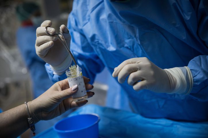 מגפת השפעת: גבר ואישה מאושפזים במצב קשה