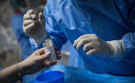 מגפת השפעת: גבר ואישה מאושפזים במצב קשה