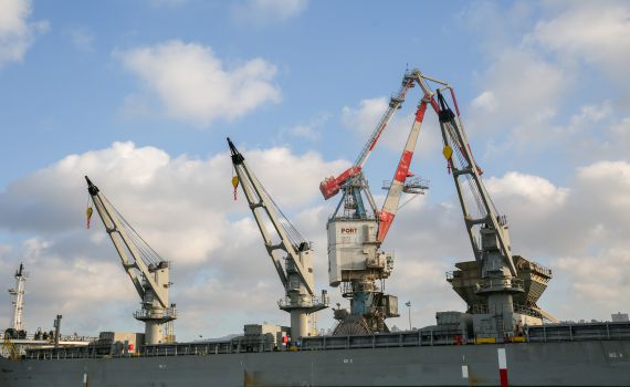 הממשלה אישרה: נמל חיפה יוצא להפרטה