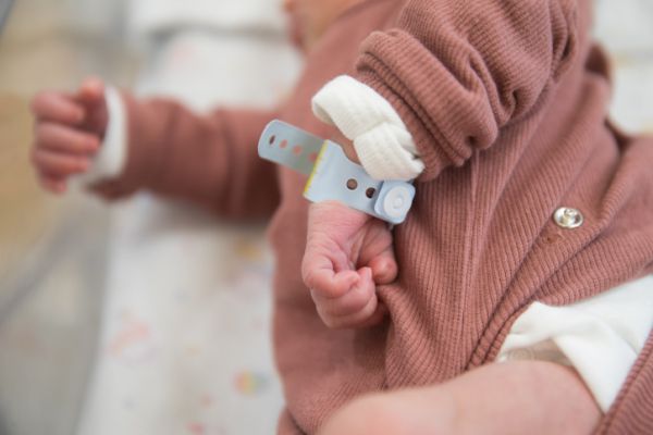 נקבע מותה של בת 3 שבועות שלא התעוררה משנתה