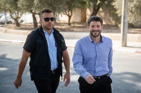 הרבנים ביקשו מסמוטריץ': קודם כל סגור עם הרב רפי