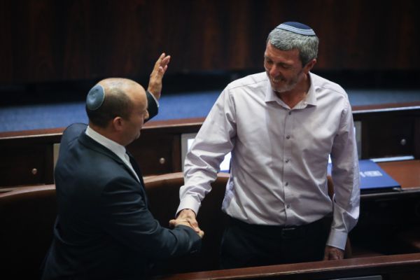 פגישת חירום של נתניהו בלשכתו עם בנט והרב רפי