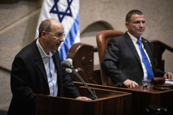 האולטימטום של כחול לבן ליולי אדלשטיין