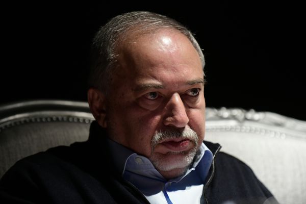 בג"צ מחק את עתירתו של ליברמן