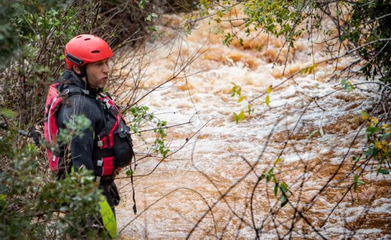 חיפושים אחר אבא שנסחף באזור זיכרון יעקב