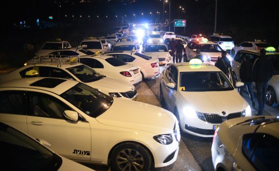 נתניהו נכנע לנהגי המוניות: הרפורמה בתעריפים תוקפא