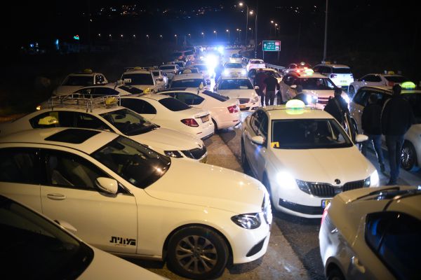 נתניהו נכנע לנהגי המוניות: הרפורמה בתעריפים תוקפא