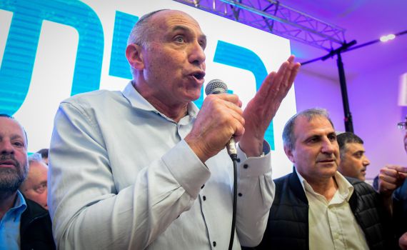 מקום 11 בימינה, יוגב, מסרב לומר למי יצביע בבחירות