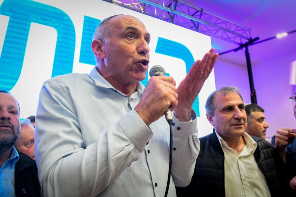 מקום 11 בימינה, יוגב, מסרב לומר למי יצביע בבחירות