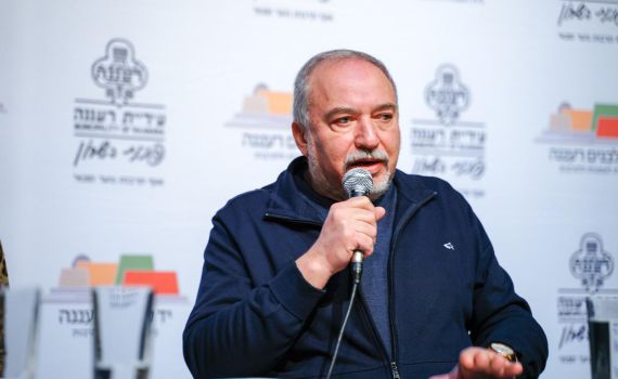 ליברמן: נתניהו בורח כדי לא להחיל ריבונות