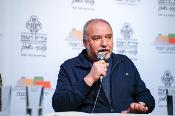 ליברמן: נתניהו בורח כדי לא להחיל ריבונות