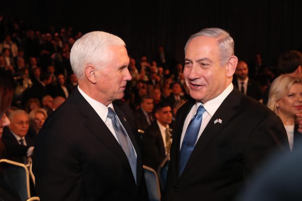 פנס התפלל בעברית וקרא: "צריך לעמוד מול איראן"