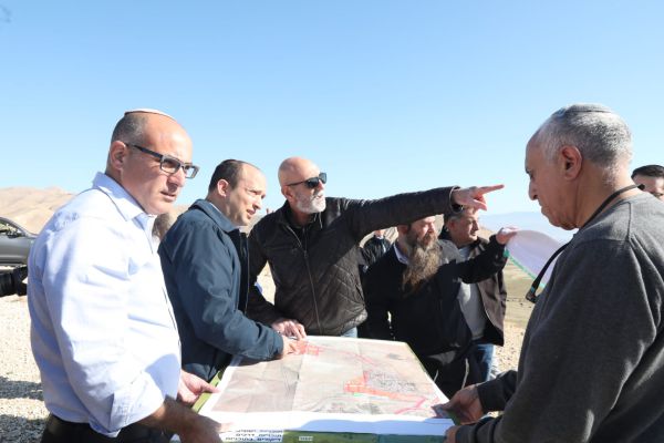 בנט בבקעה: "מטרתנו לבנות ולהתחזק"