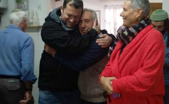 מרגש: ניצולי השואה שיחזרו את בובות הילדות שלהם