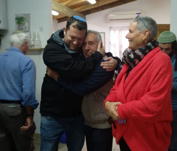 מרגש: ניצולי השואה שיחזרו את בובות הילדות שלהם