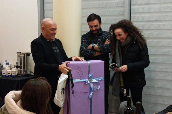 מרגש: המתנה שקיבלה יובל דיין משלומי שבת. צפו