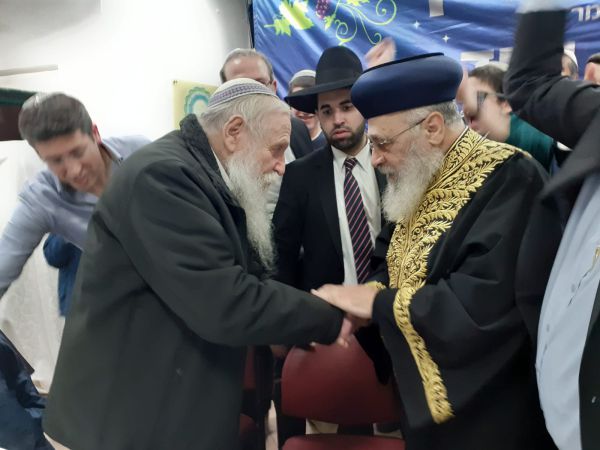 לאחר הסערה: הרב יצחק יוסף שיבח את הרב דרוקמן