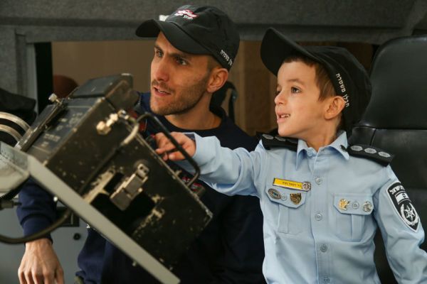 מרגש | צפו: הילד המתמודד עם הסרטן הגשים חלום