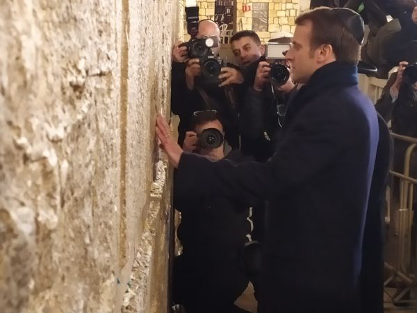 לאחר העימות: נשיא צרפת התנצל בפני המשטרה