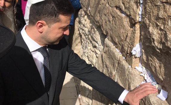 לפני הטקס: נשיא אוקראינה הגיע לכותל המערבי • צפו
