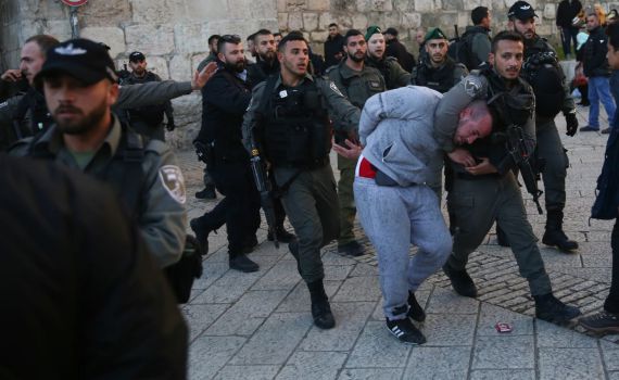 חשד לדקירה בהר הבית, 2 המחבלים נעצרו