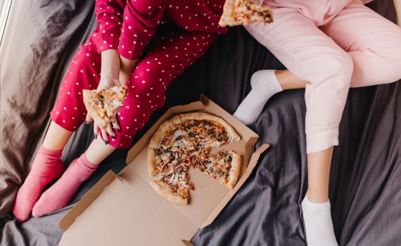 צפו: למה דווקא בחורף מתחשק לנו אוכל לא בריא?