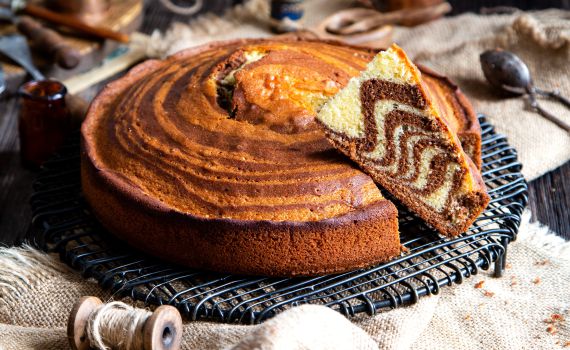 הכי נכונה לעונה: מתכון לעוגת שיש בחושה. צפו