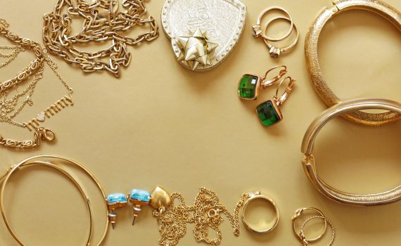 כתב אישום: שדדו באלימות תכשיטים בשווי 100,000 ש"ח