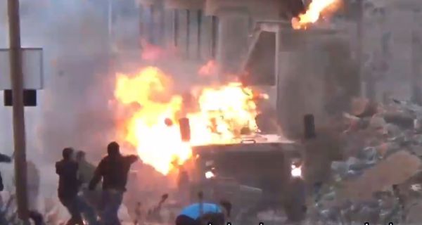 איזה ביזיון: לוחמינו נרגמים בבקבוקי תבערה ואבנים