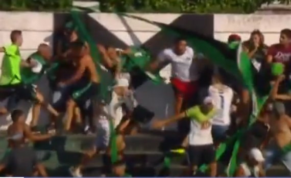 מזעזע: אוהד עם סכין דקר את אוהדי הקבוצה היריבה