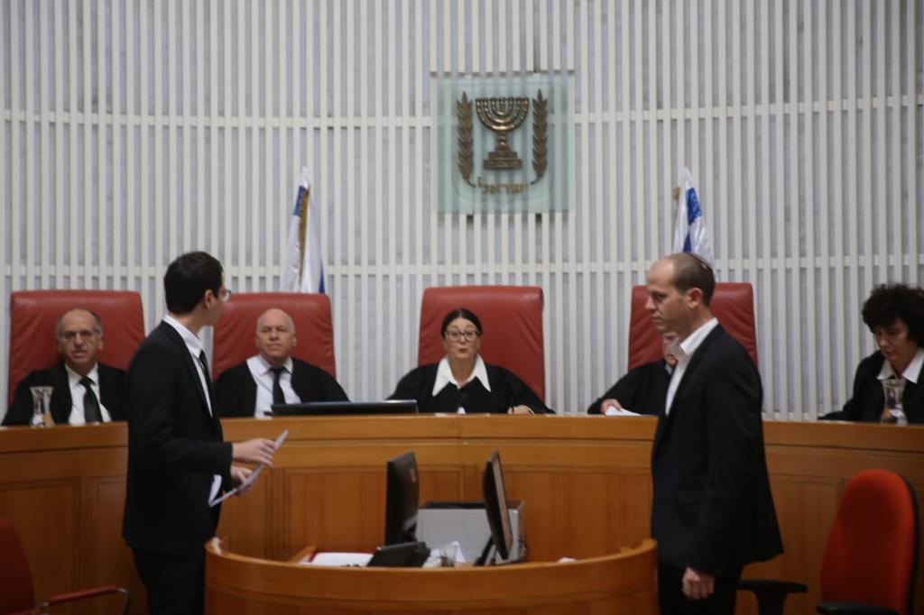 בג"ץ קבע: תוך חצי שנה – פונדקאות ללהטבי"ם