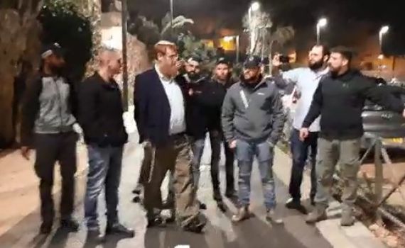 ‏צפו: יהודה גליק נעצר לאחר חיפוש לילי בביתו