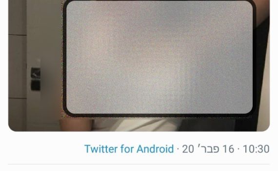 דובר צה"ל באנגלית צייץ תמונה של חיילת בלי חולצה