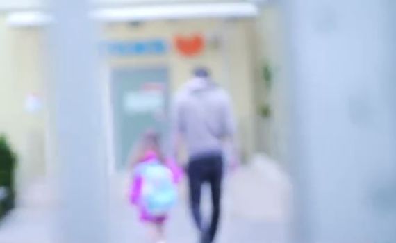 הסיוט של כל הורה: הקלות בה אדם זר מוציא ילד מהגן