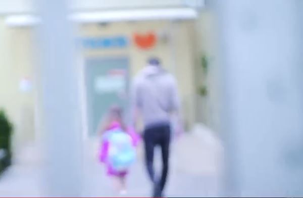 הסיוט של כל הורה: הקלות בה אדם זר מוציא ילד מהגן