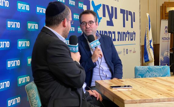 חגי אורן על 'הפנים היפות': "זה התפקיד של פרסומאי"