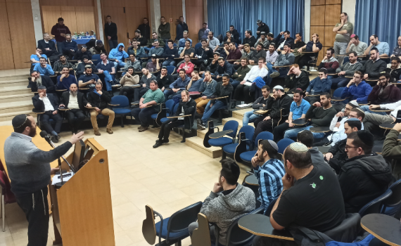 שיעור חסידות המזנון הכנסת: "להרבות אור"