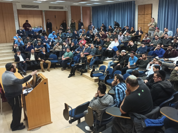 שיעור חסידות המזנון הכנסת: "להרבות אור"