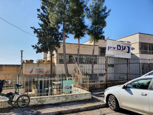 תלמיד חנק תלמיד עד אובדן הכרה; בית הספר טייח