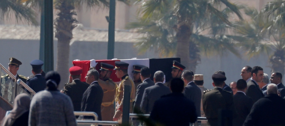 "גיבור מלחמה": מובארק הובא למנוחות בקהיר