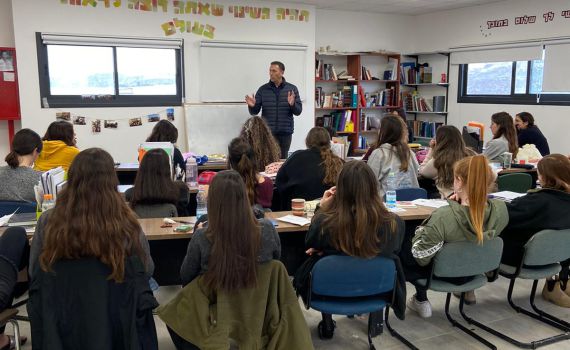 "מעורר השראה": המפגש עם הח"כים במכינה לדתיות / דעות